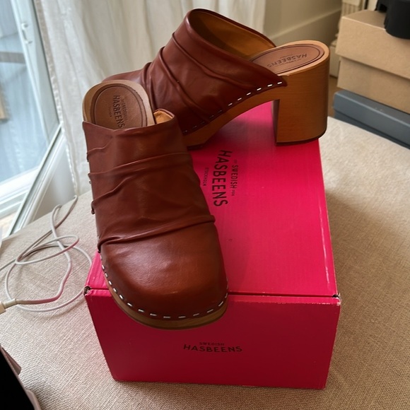 Free People Swedish Hasbeens Cognac NWT Wrinkle Slip In Nature Clog LOVE 🌈❤️ - Picture 5 of 16